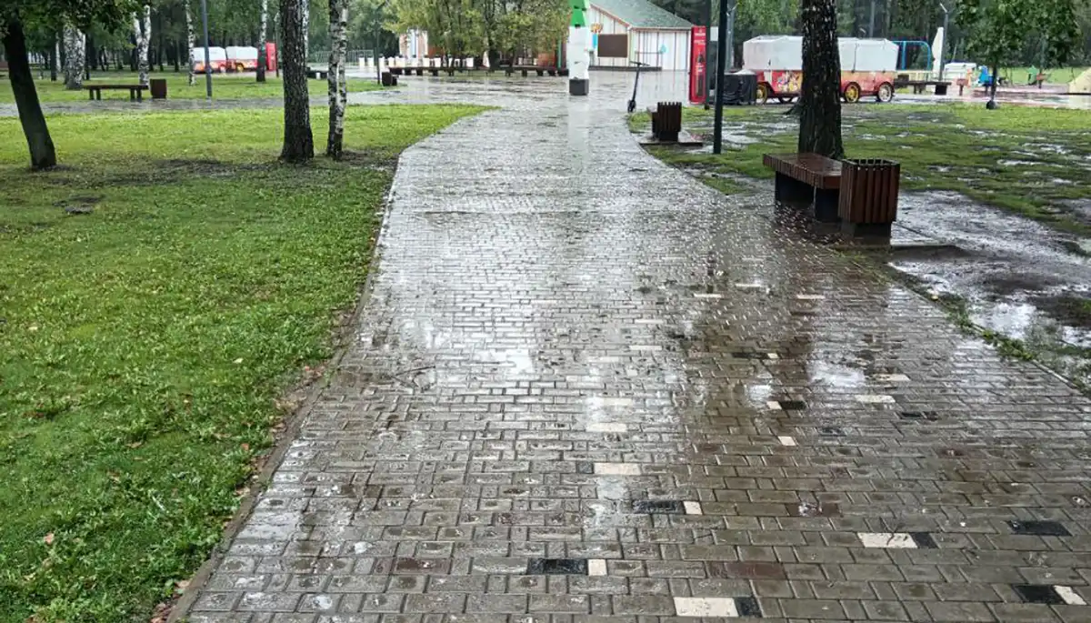 Ливень в парке Семья в Нижнекамске