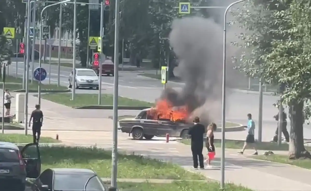 горят Жигули в Нижнекамске