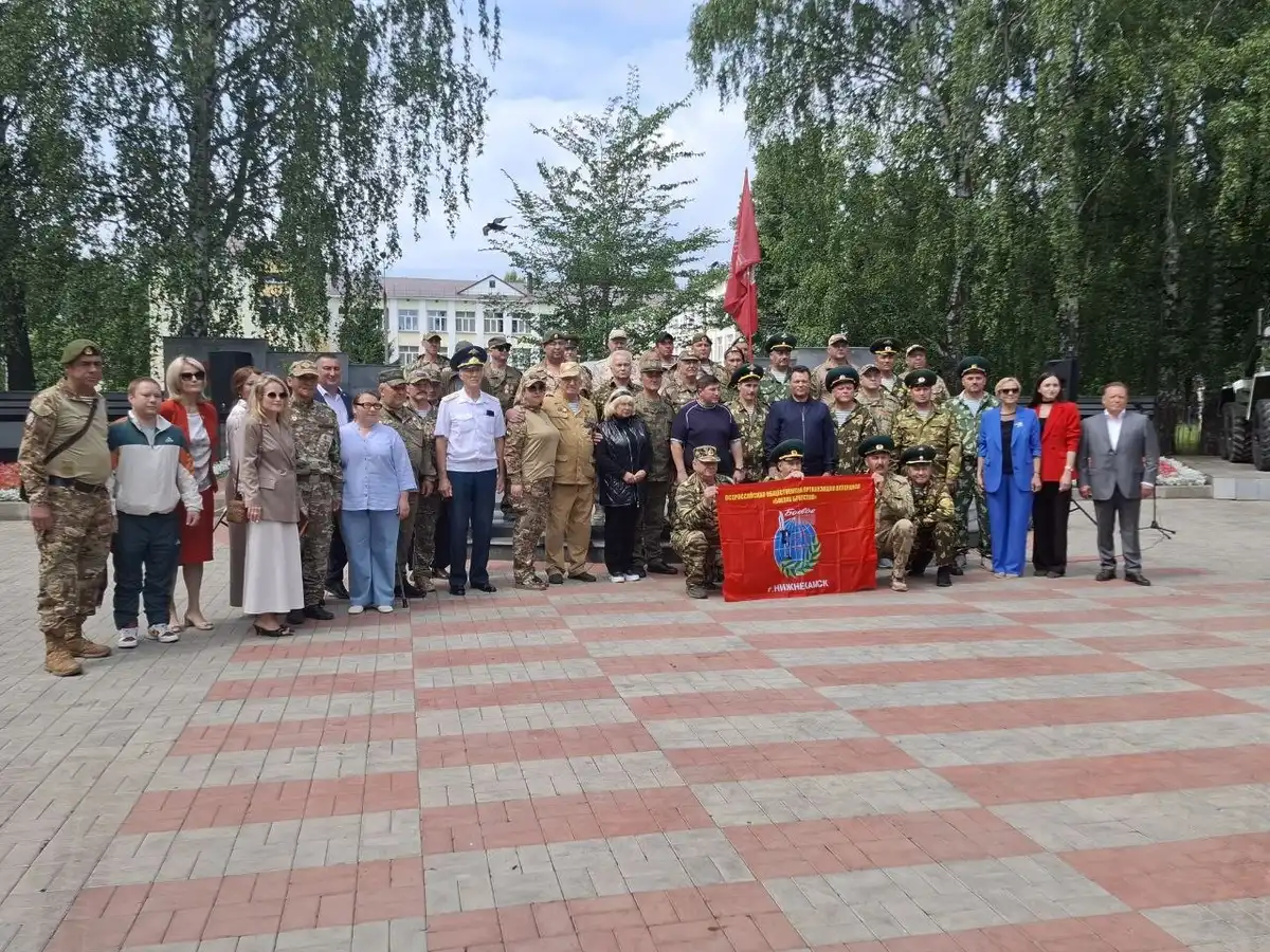 ветераны боевого братства собрались у памятника