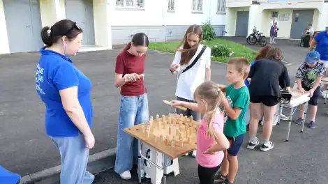 двор праздник наш двор ремонт игры