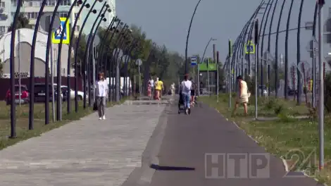 тротуар на пр. Шинников в Нижнекамске лето жара