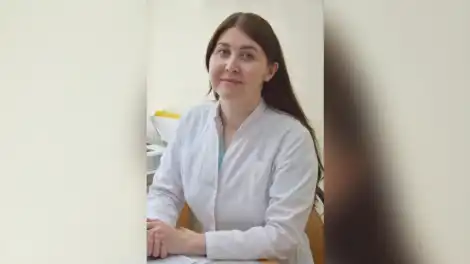девушка врач педиатр специалист