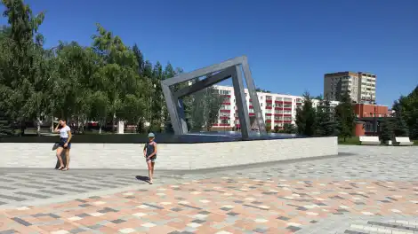 фонтан сквер парк лето жара