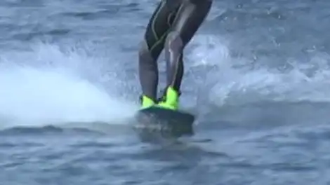 Сапбордист на воде