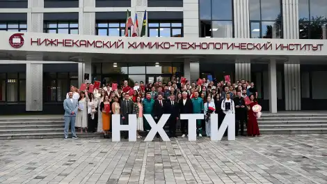 Вручение дипломов выпускникам НХТИ