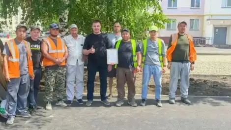 строители стоят