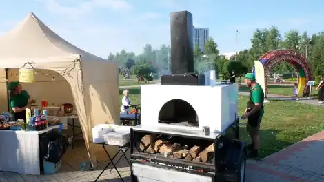 Печка и палатка на Солнечной поляне на празднике Курше-фест