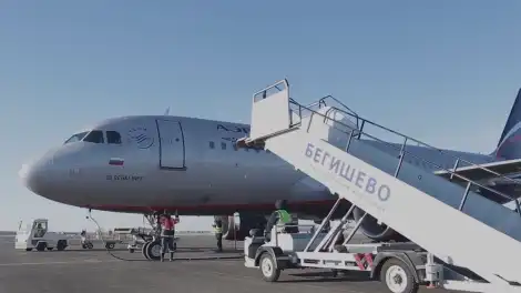 самолет взлетная полоса аэропорт бегишево