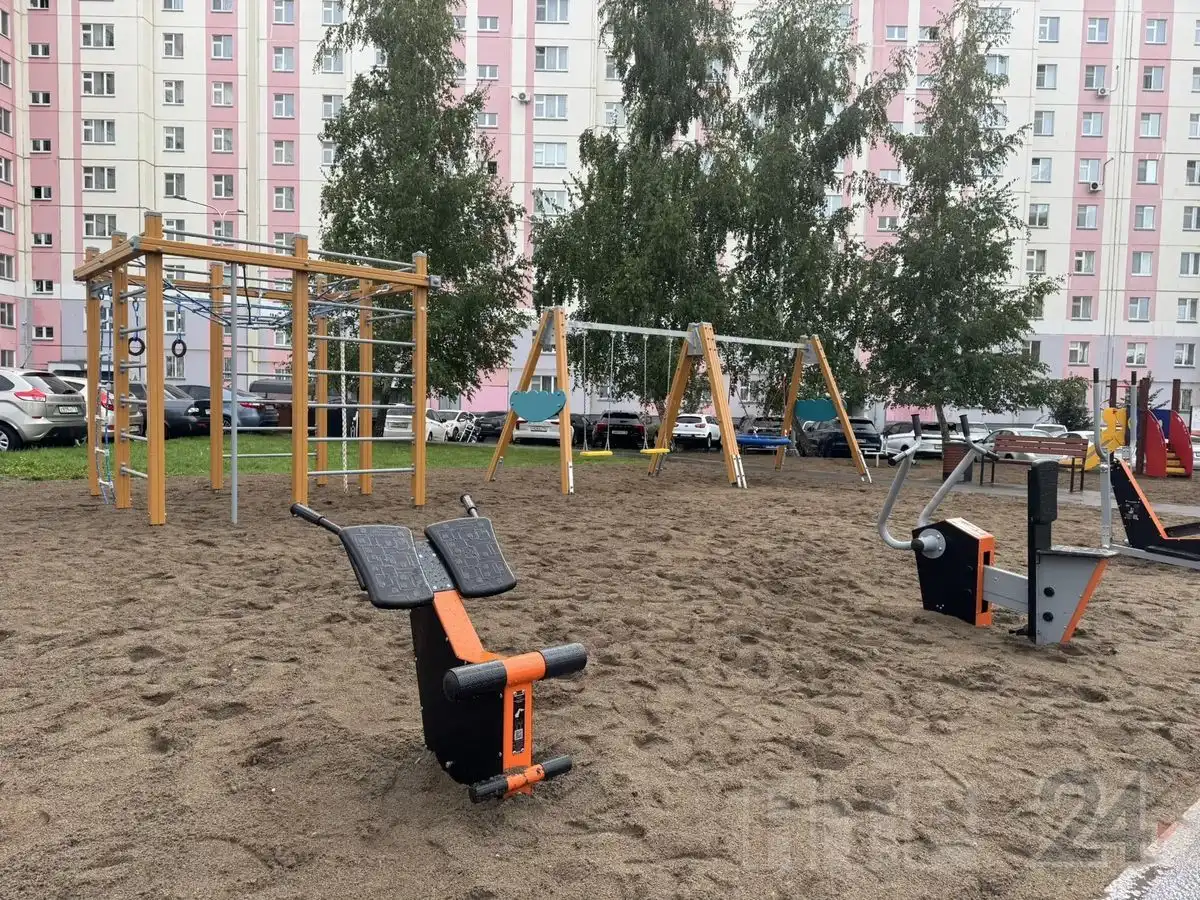 игровая площадка во дворе Сююмбике 9 в Нижнекамске