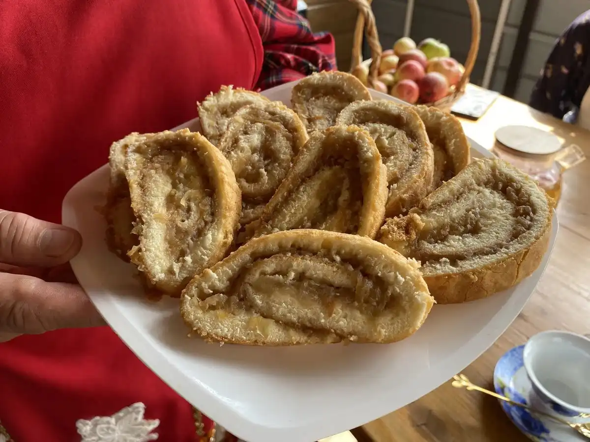 яблочный рулет