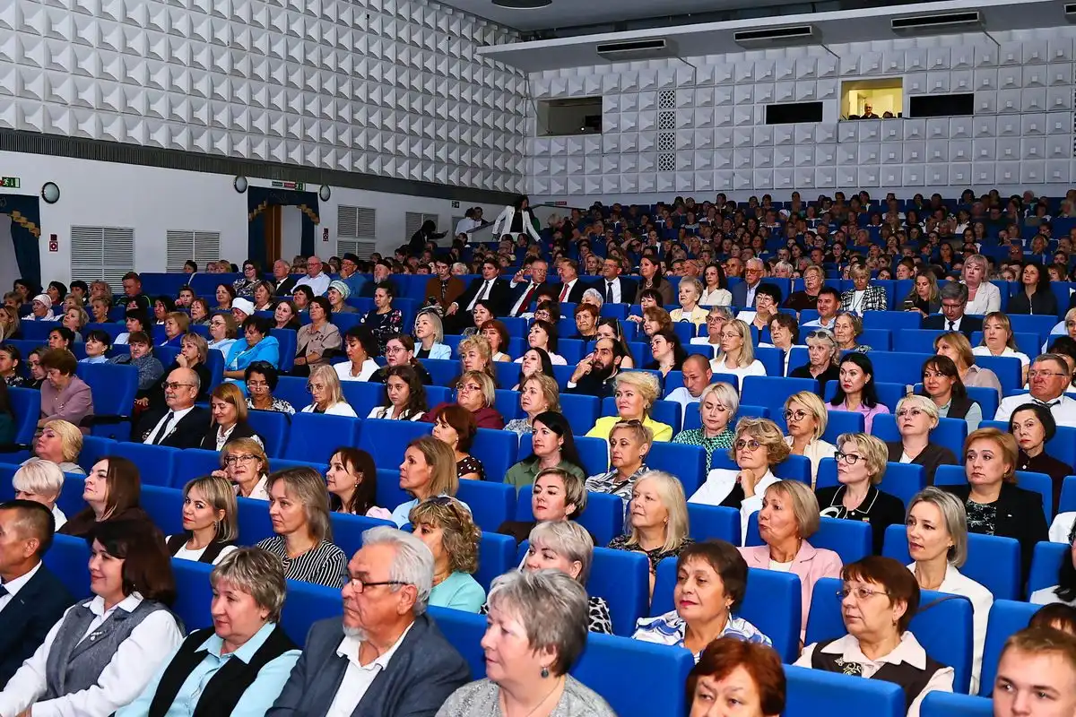 педагоги на августовской конференции
