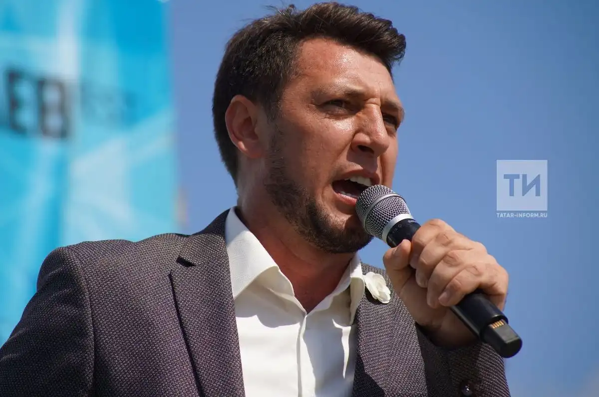 певец татарской эстрады Фирдус Тямаев