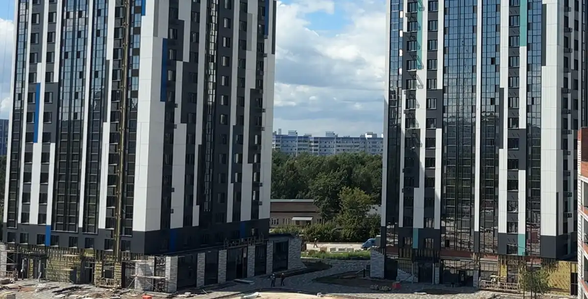 Высотные строящиеся дома в Нижнекамске