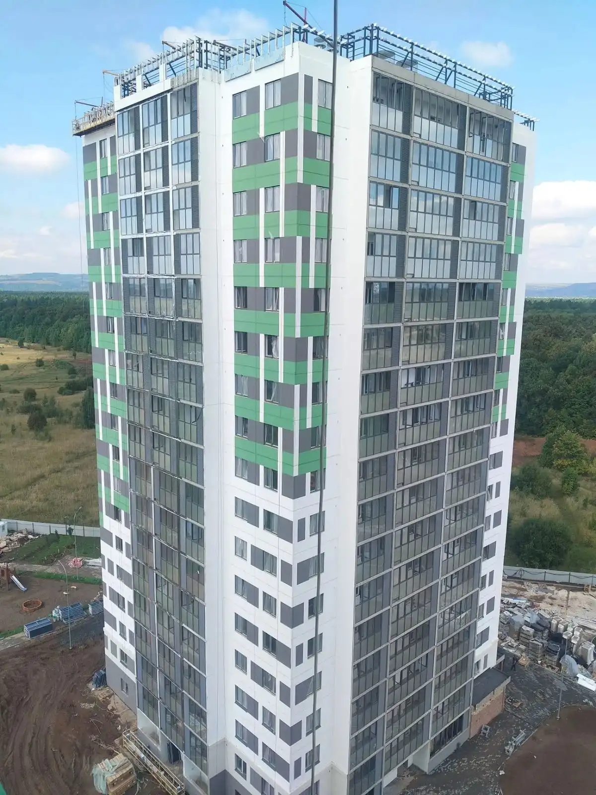 Строящийся многоэтажный дом в Нижнекамске