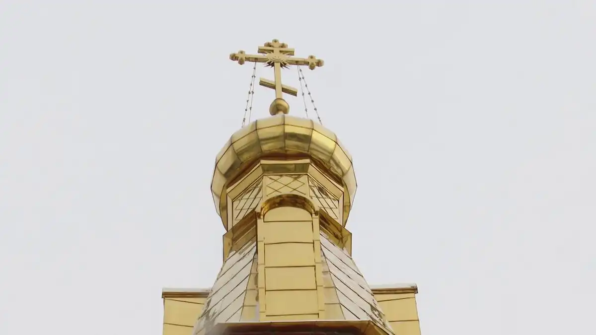 православный крест на церкви