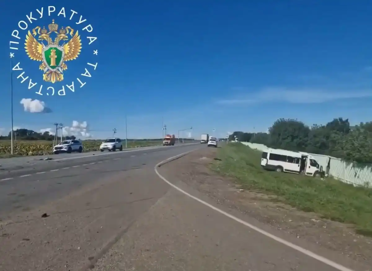 автобус в кювете