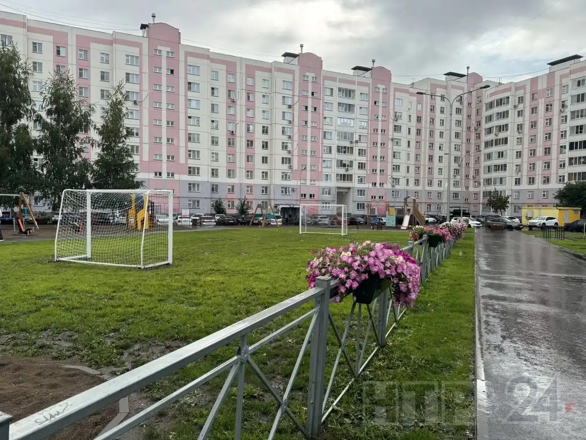 футбольное поле во дворе Сююмбике 9 в Нижнекамске