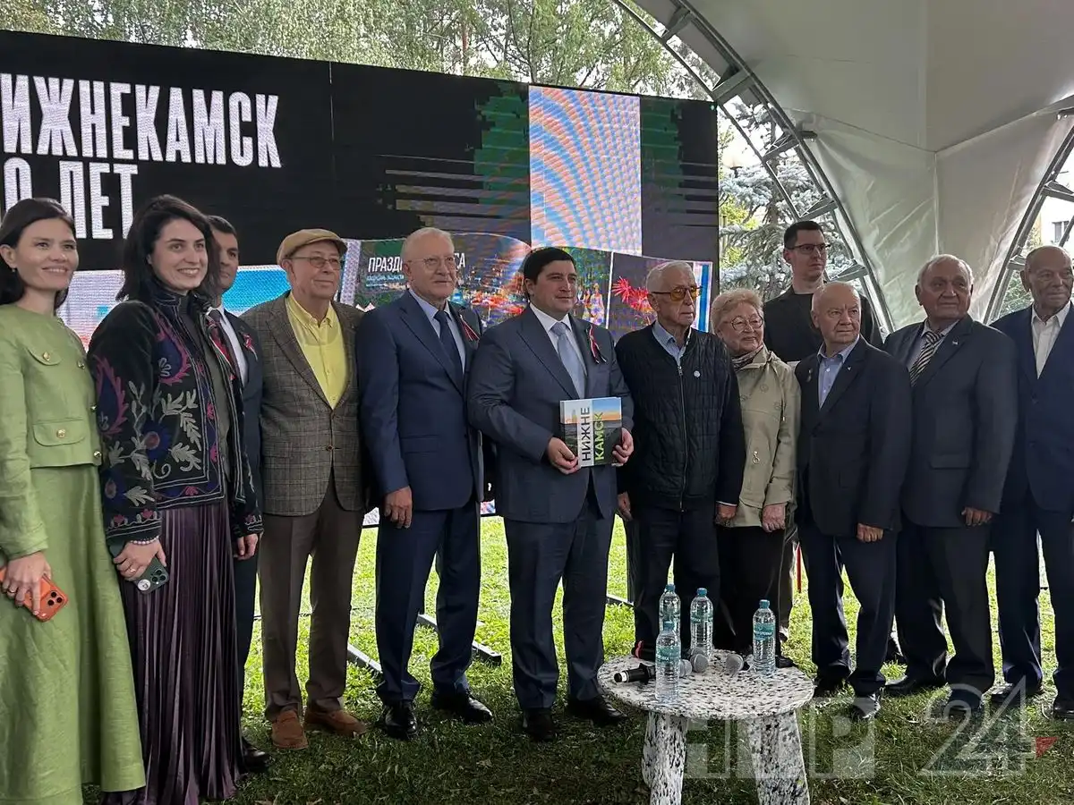 презентация книги "Нижнекамск 60"