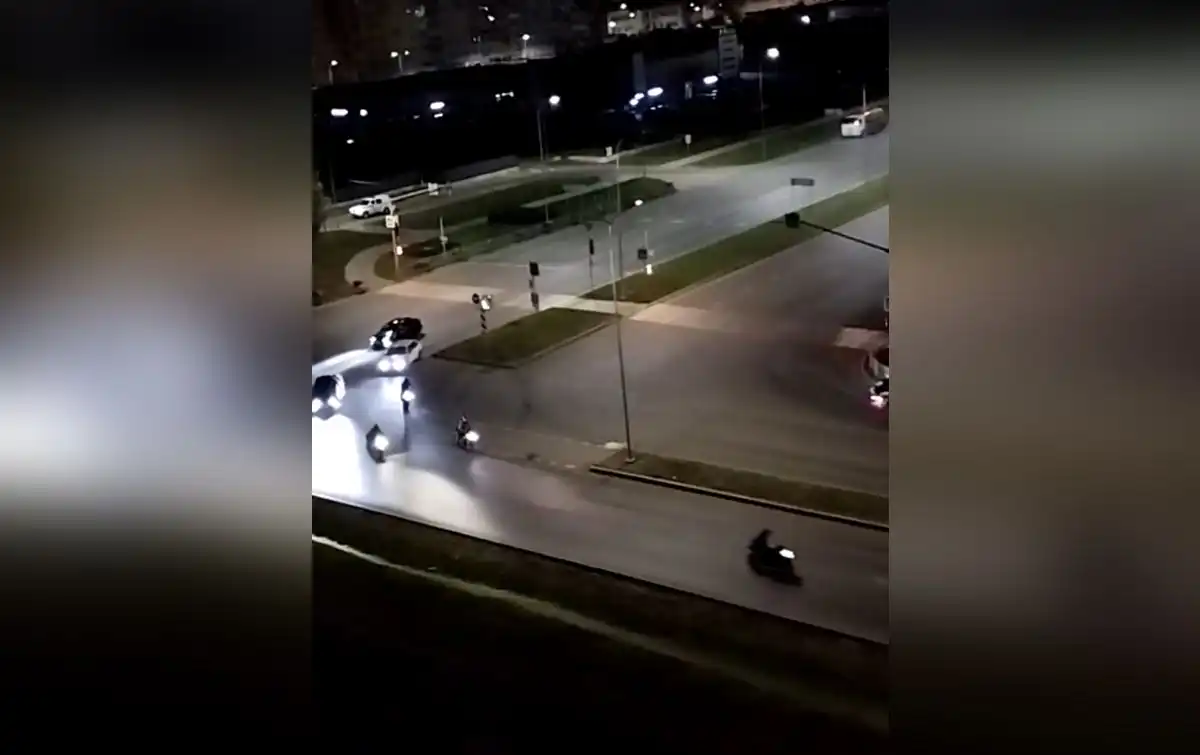 питбайкеры ночью гоняют по Нижнекамску
