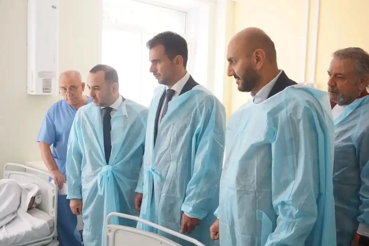 делегация турецкого посольства навещает соотечественника раненого в результате атаки БПЛА