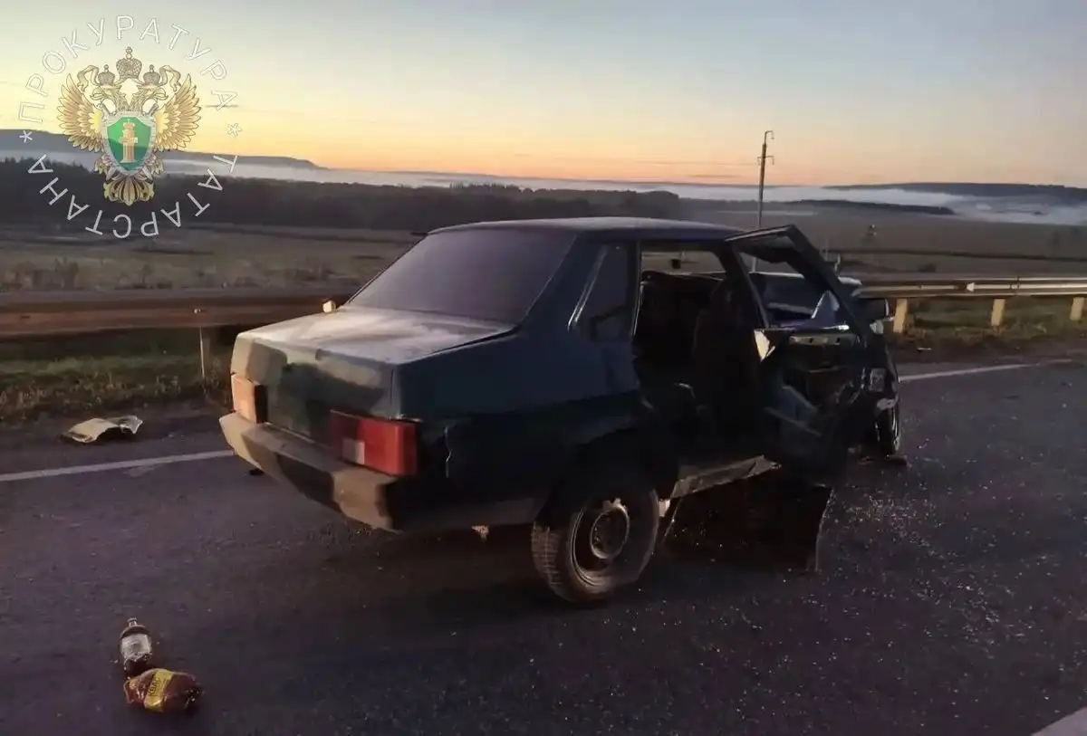 поврежденный автомобиль после аварии