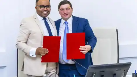 Мэр бразильского муниципалитета Санта-Барбара-ду-Тугуриу Жозе Антониу Алвес Донато и мэр Нижнекамска Радмир Беляев
