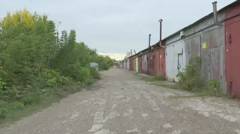 гаражи, несколько гаражей