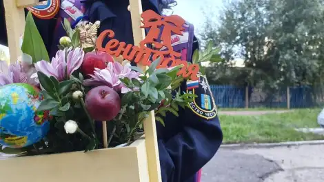 цветочная композиция на 1 сентября