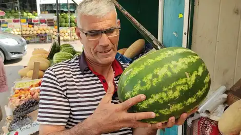продавец арбузов