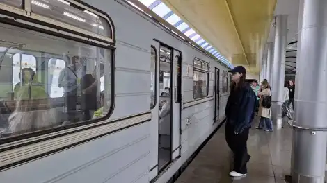 Пассажиры казанского метро