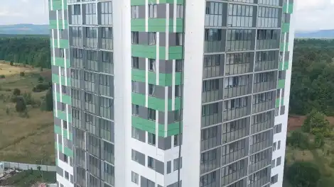 строящийся многоэтажный дом