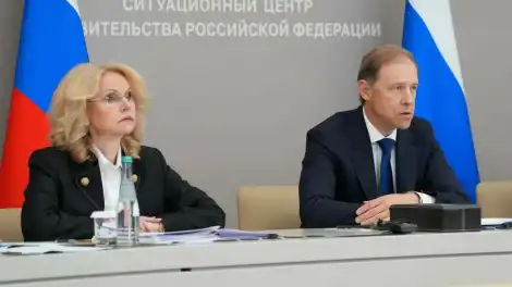 Первый вице-премьер России Денис Мантуров и вице-премьер Татьяна Голикова