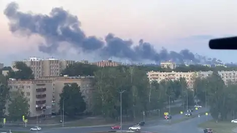 Столб дыма на Нижнекамскнефтехиме 12 августа