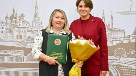 начальник управления культуры исполнительного комитета НМР Эльвира Каримуллина и вице-премьер Татарстана Лейла Фазлеева
