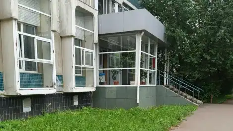 Жилой дом с незаконно построенным входом