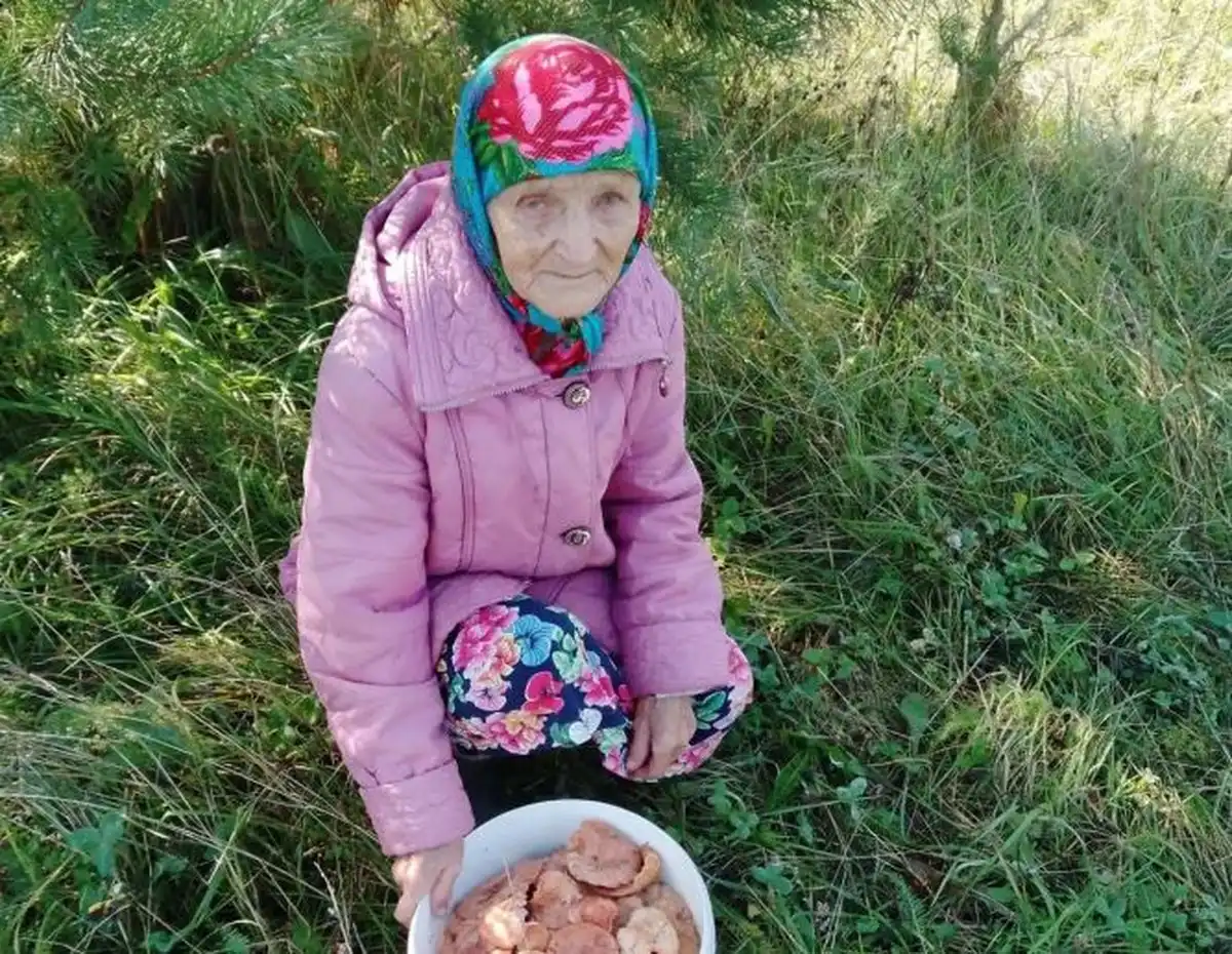 96-летняя бабушка из Тукаевского района собирает грибы и ягоды