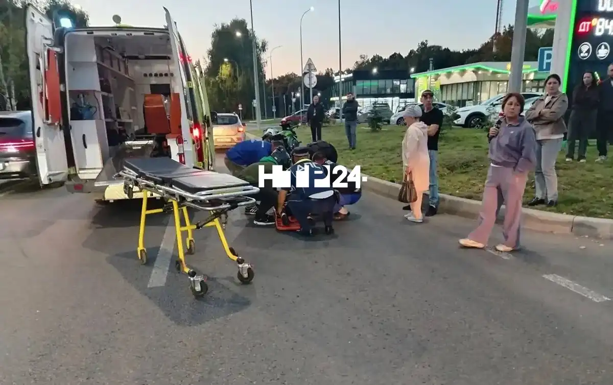 ДТП с Ладой Калиной и мотоциклом у АЗС