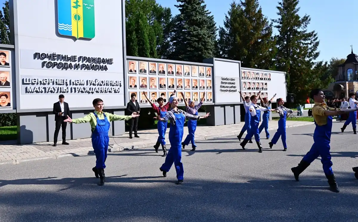 Открытие новых табличек на Доске почета в Нижнекамске
