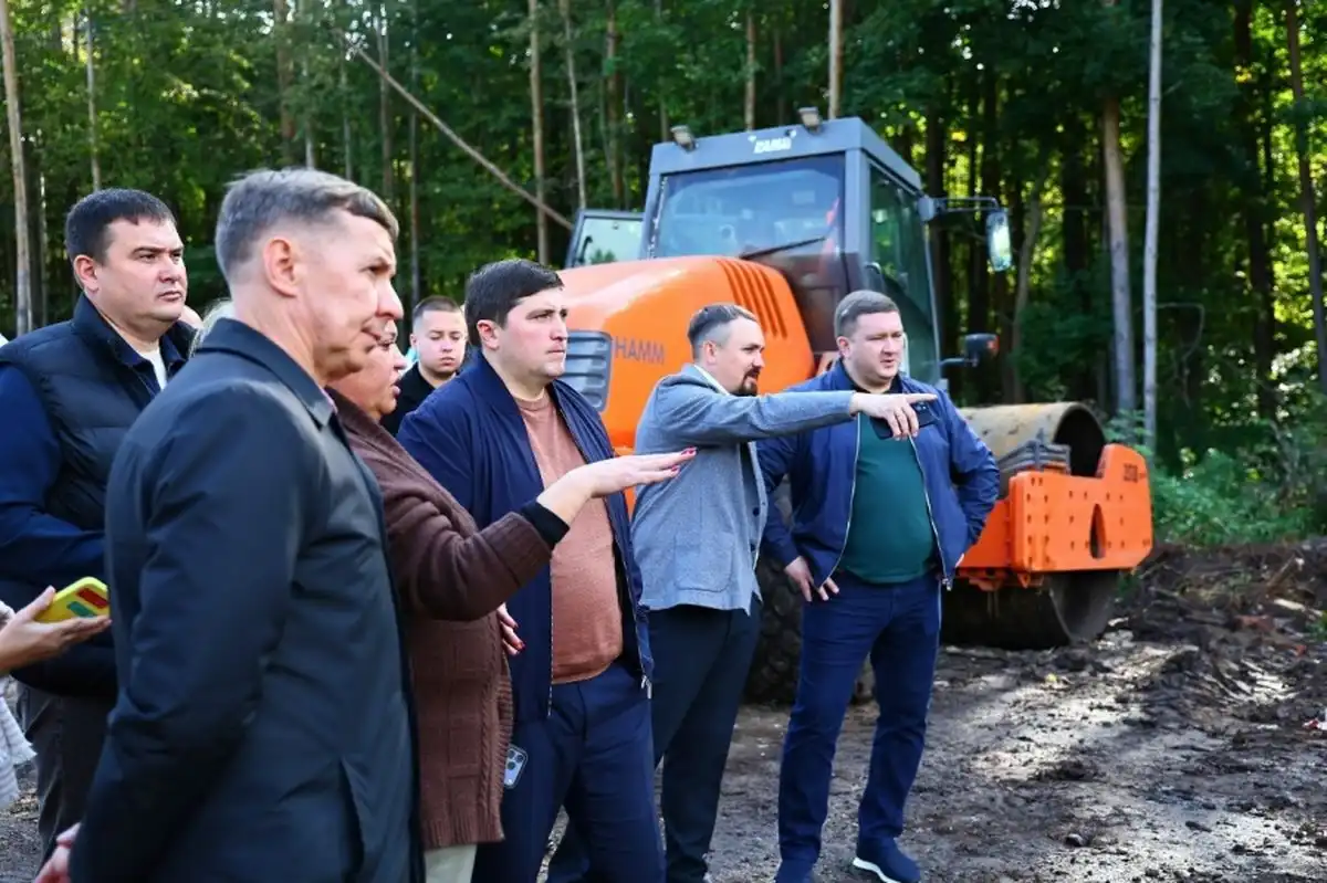 выездное совещание на городском кладбище Нижнекамска