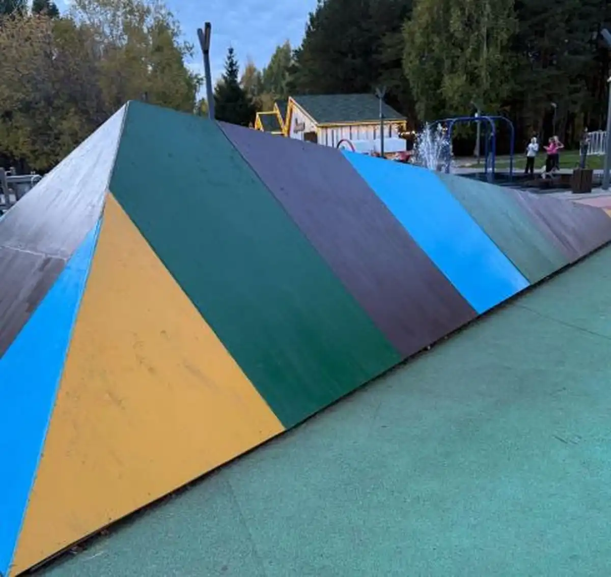 нижнекамцы недовольны результатом ремонта парка "Семья""