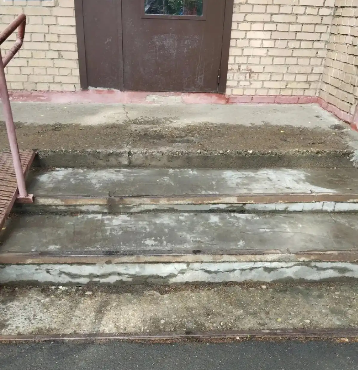 ступени многоквартирного дома