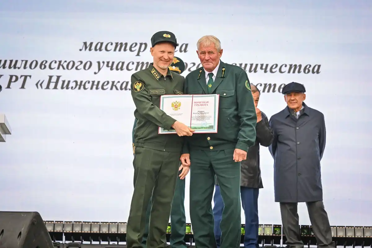 Мастер леса Ворошиловского лесничества Вячеслав Шишкин награждён Почётной грамотой Федерального агентства лесного хозяйства