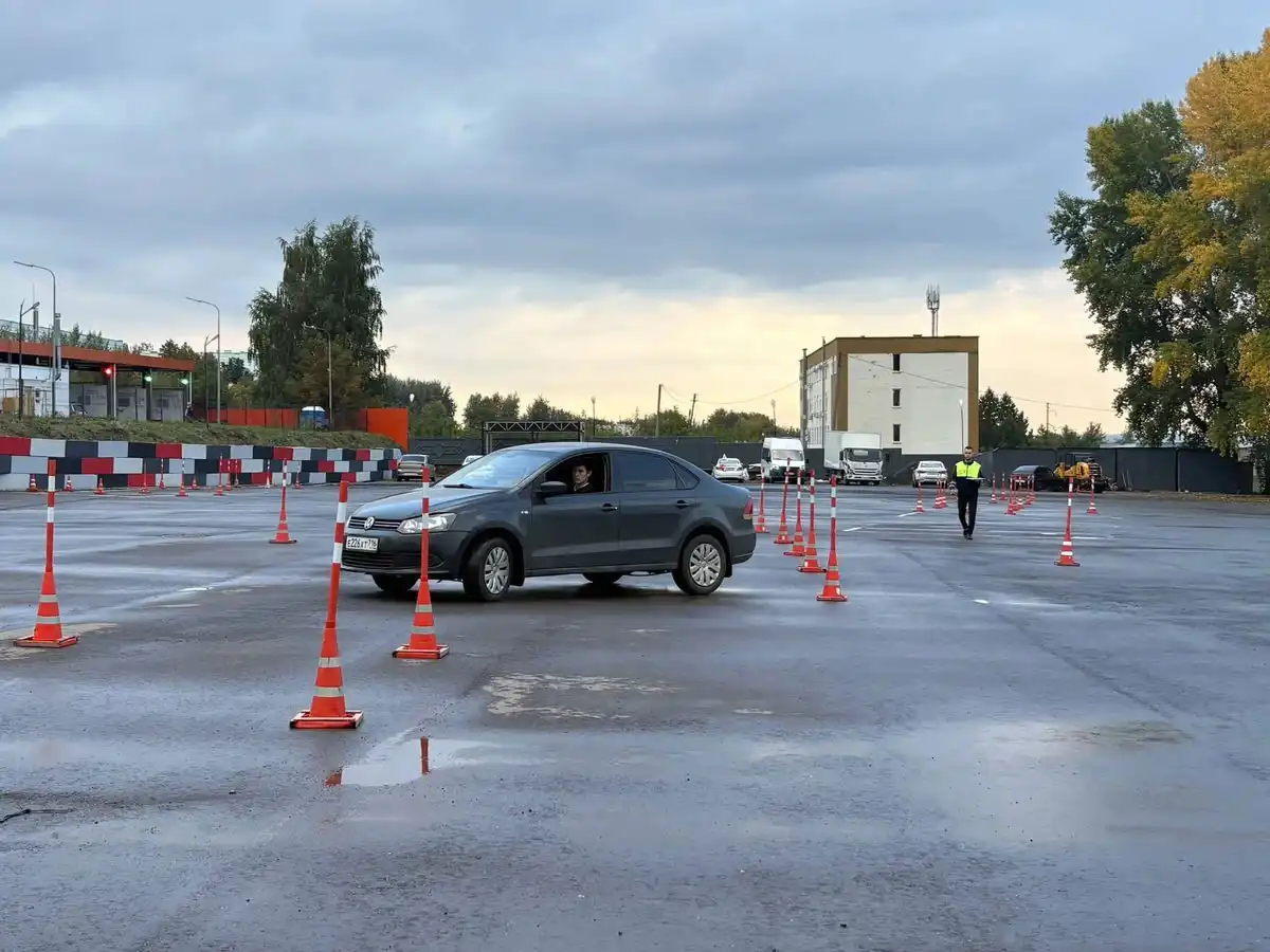 студент участвуют в конкурсе автомастерства