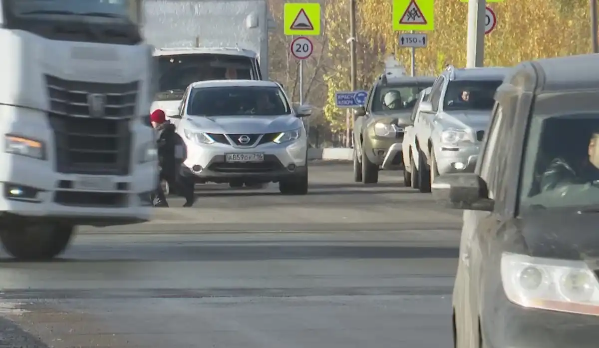Автомобили на дороге