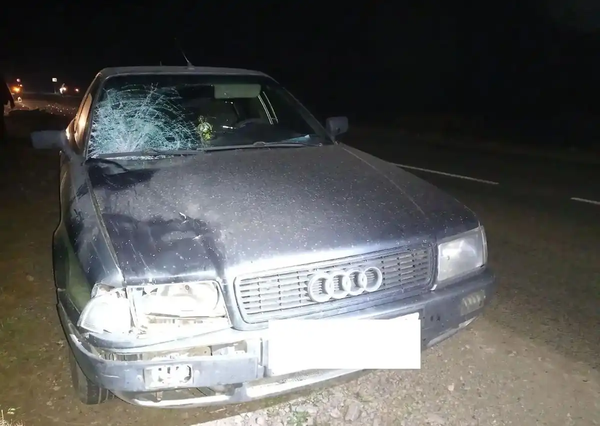 автомобиль Ауди после наезда