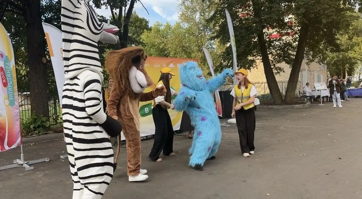 аниматоры развлекают нижнекамцев