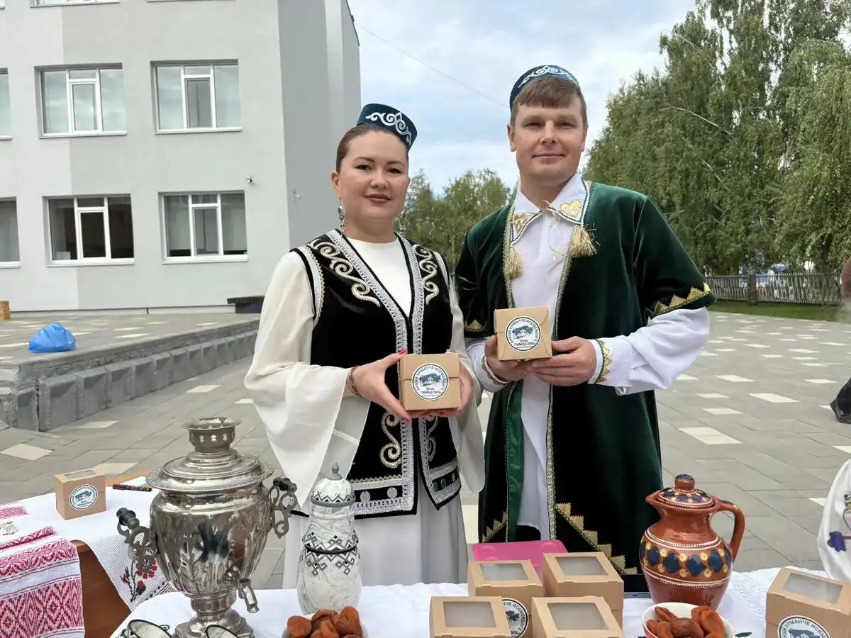 благотворительная ярмарка в дни выборов во 2 гимназии Нижнекамска