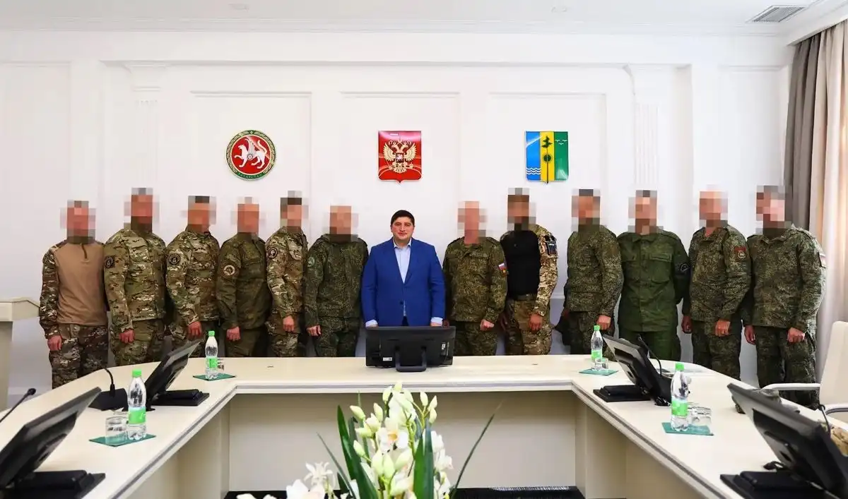 Беляев вручил благодарности бойцам из МОГ