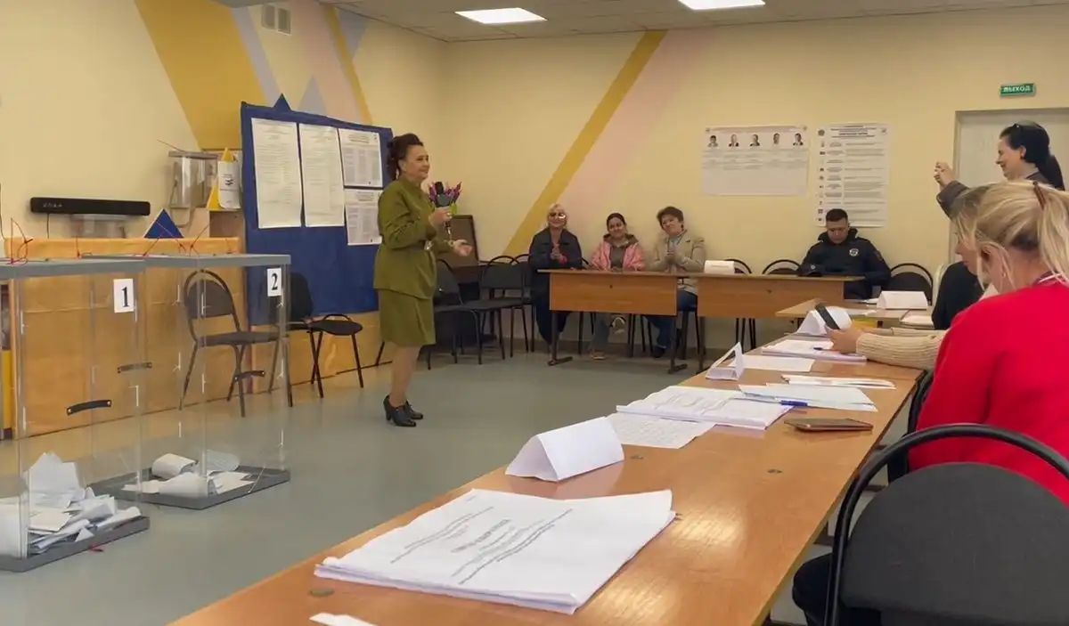 Роза Белкина поёт песню