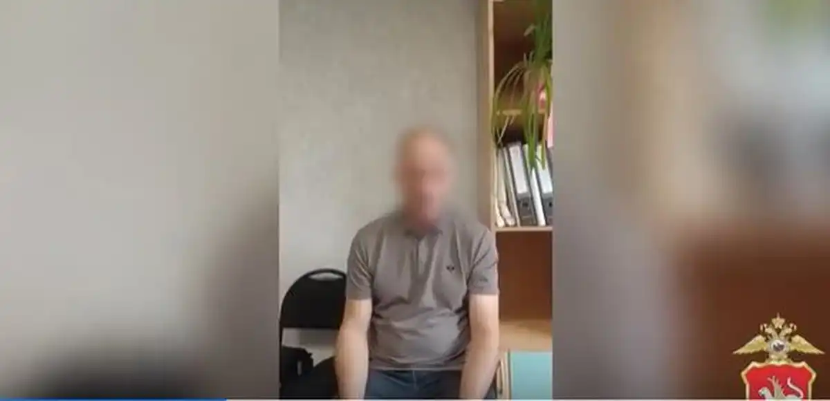 Пострадавший от действий мошенников мужчина в УВД Нижнекамска